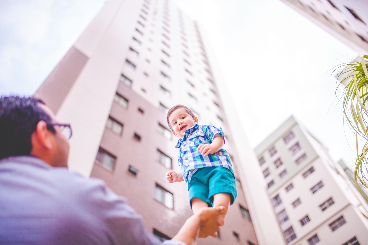 百天宝宝可以看电视吗？婴幼儿电视观看的适宜性及注意事项探讨
