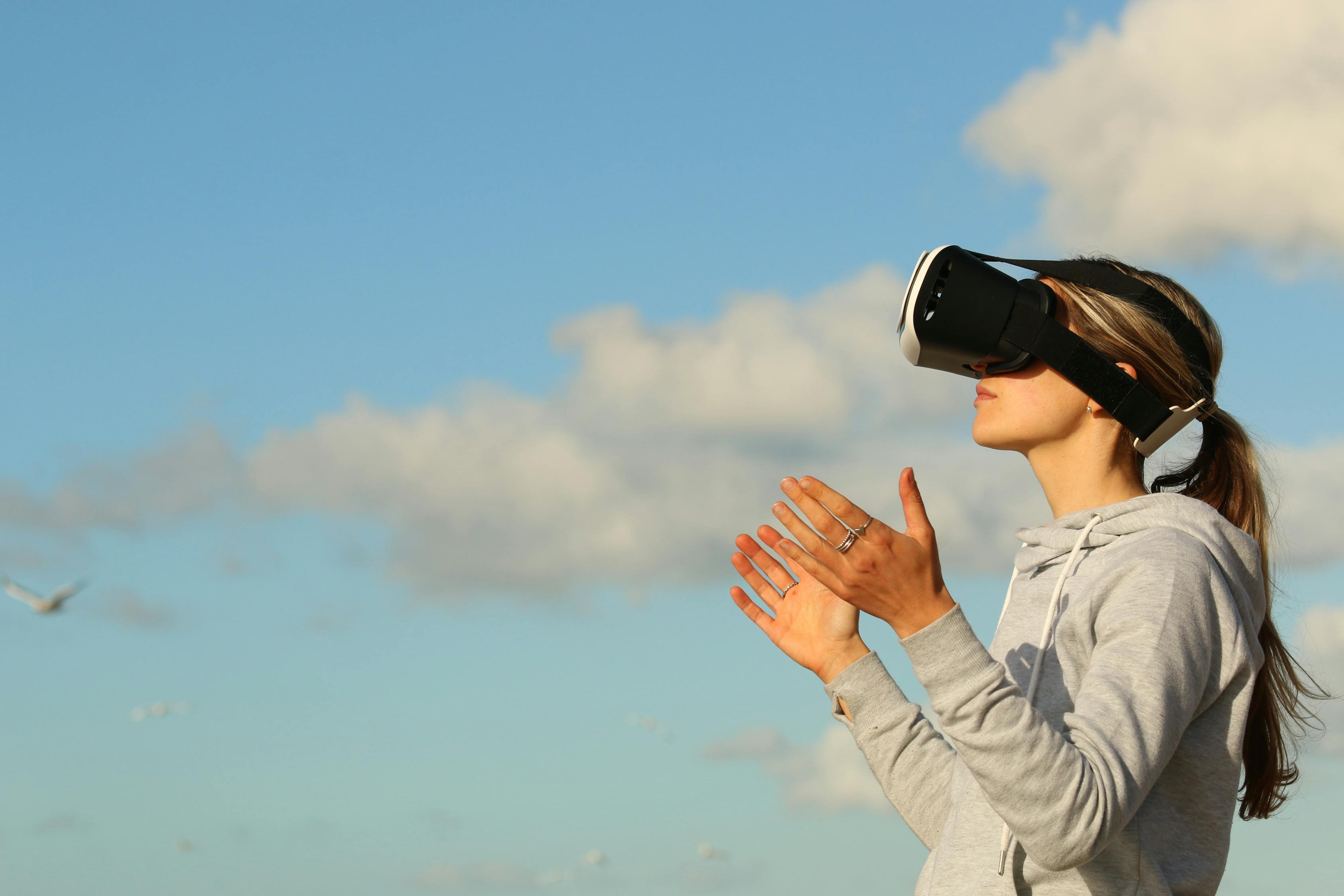最新VR科技产品引领革新，重塑虚拟现实世界体验