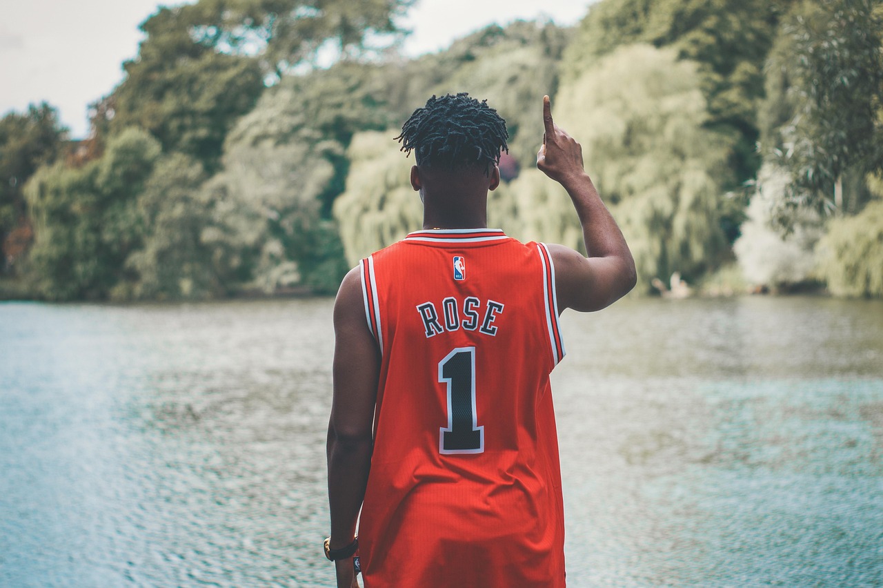 最新NBA精彩片段，热血篮球的魅力瞬间展现