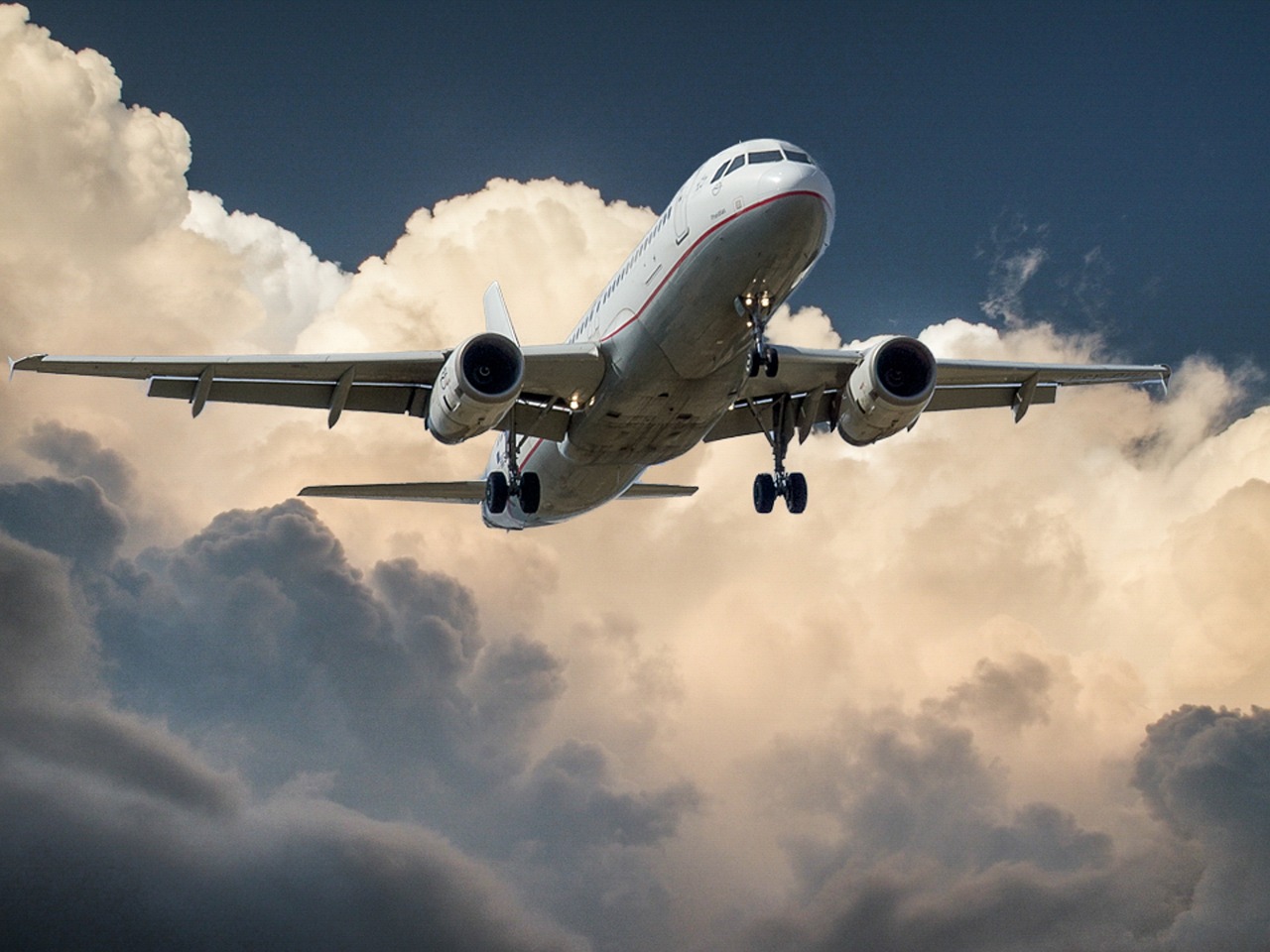 南方航空上市历程揭秘，时间节点、市场影响力及影响分析