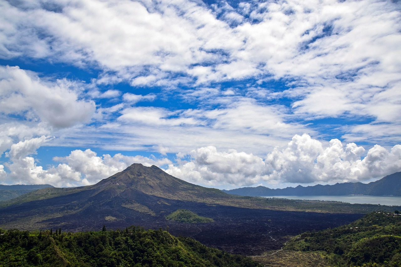 巴厘岛火山爆发最新动态,影响及应对措施揭秘