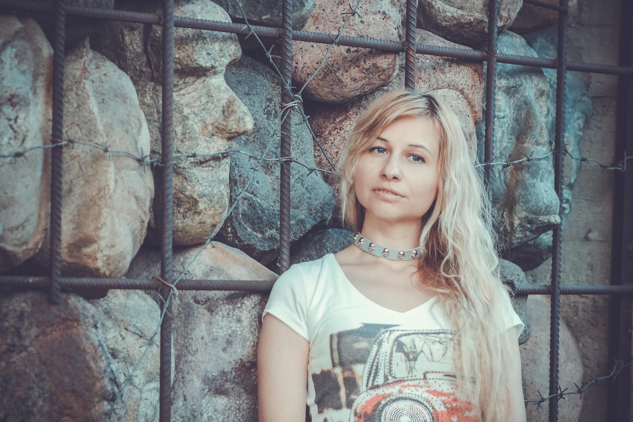 演员石头,独特魅力与艺术人生的绽放