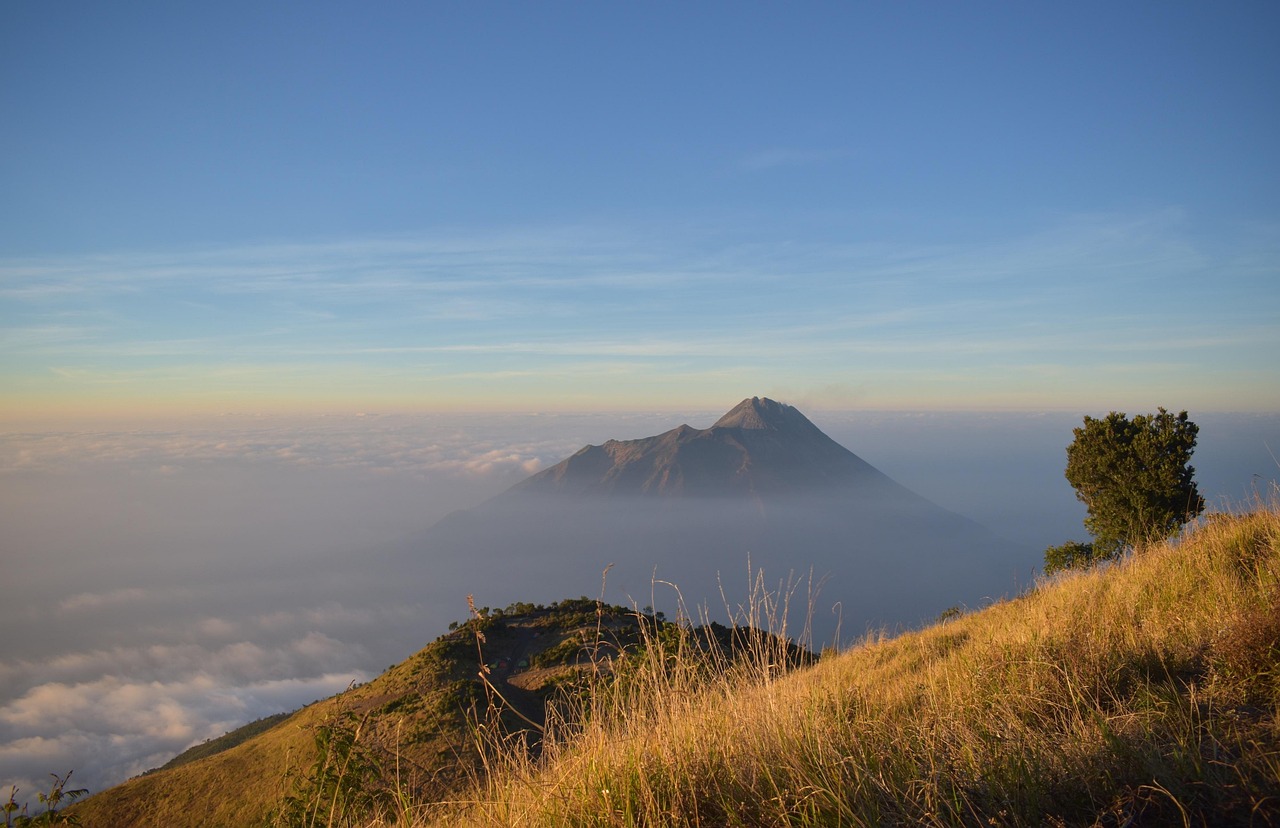 印尼火山最新动态，今日活动与影响概述